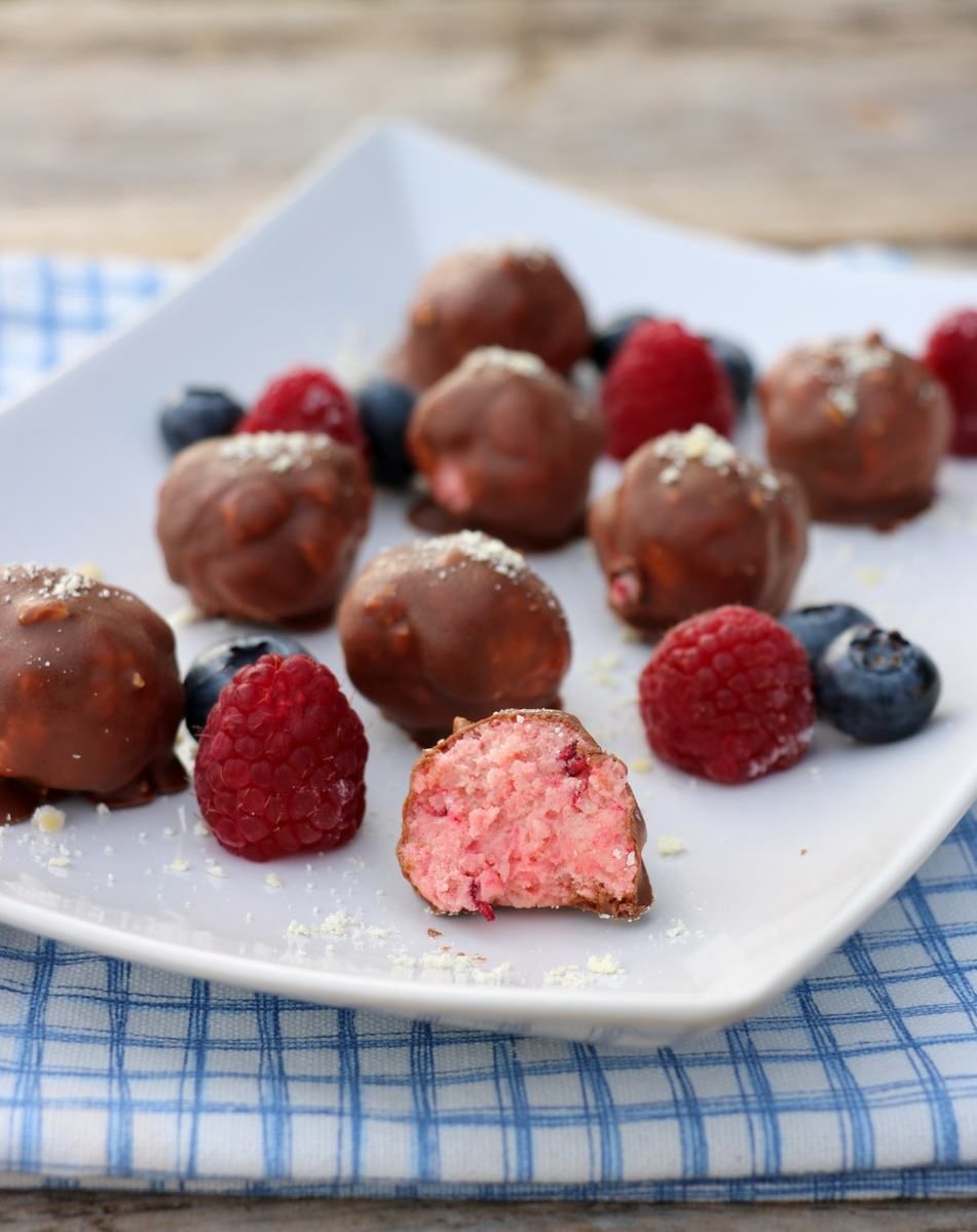 Bringebærkuler med sjokoladetrekk