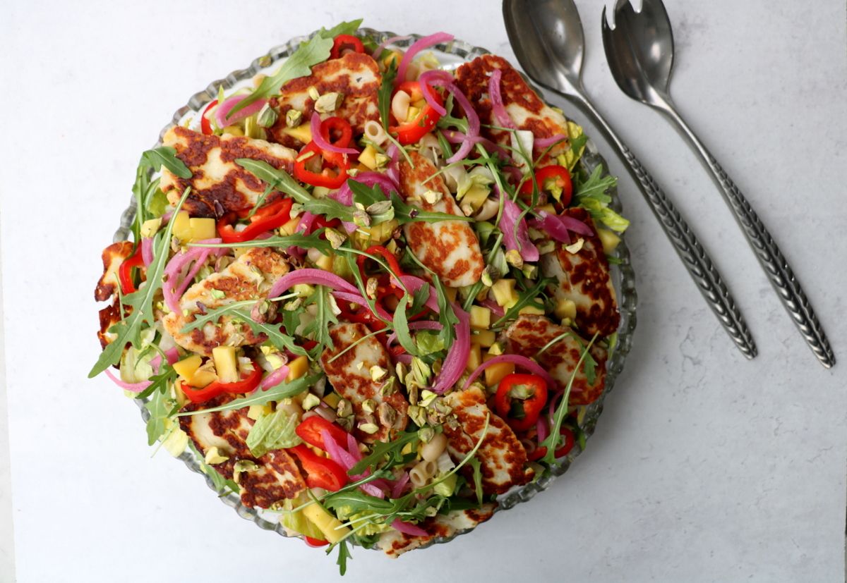 Fargerik, nydelig halloumisalat