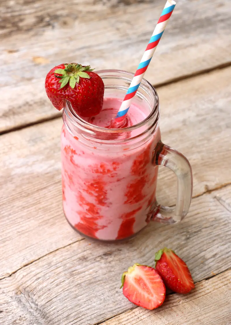 Sunn og rask jordbærmilkshake