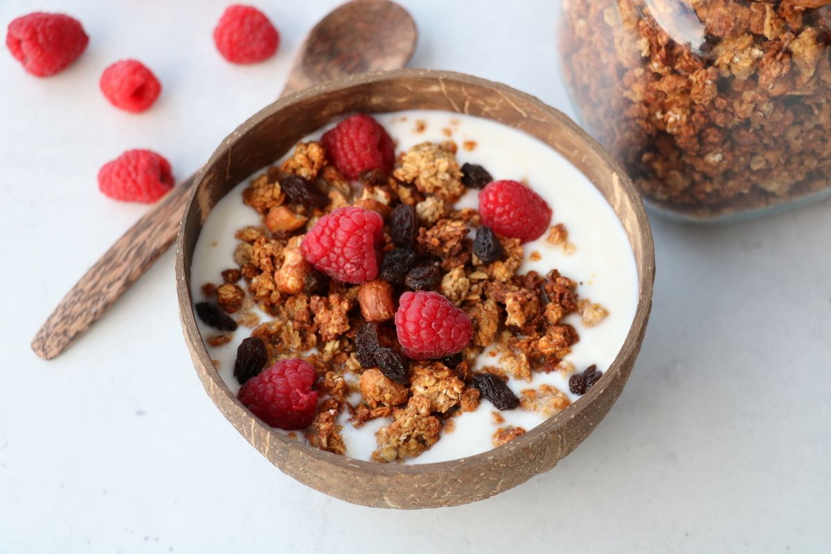Crunchy banangranola med peanøttsmør