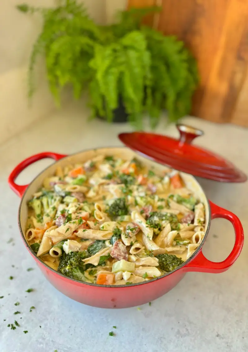 Alt-i-ett krema pastagryte med torsk & chorizo