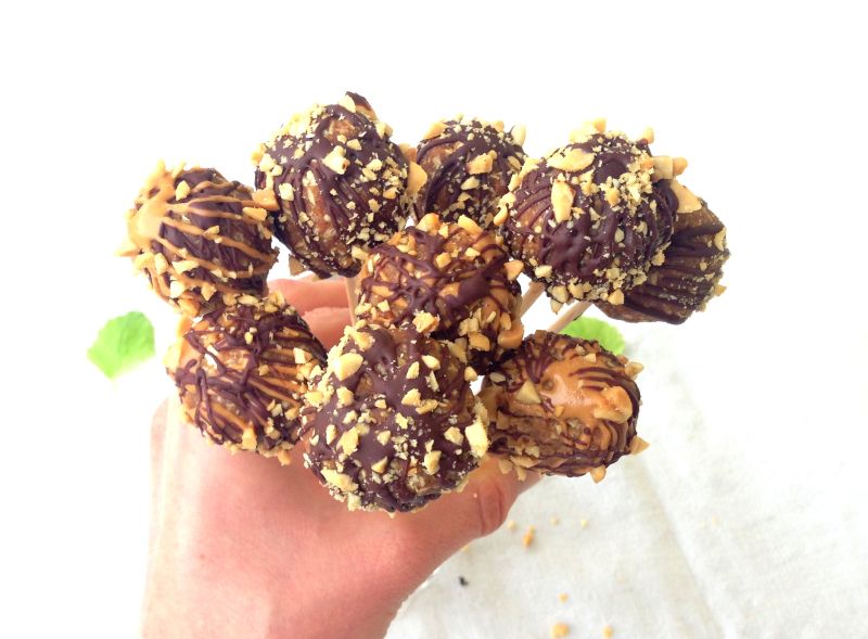 Sunne snickers cake pops!