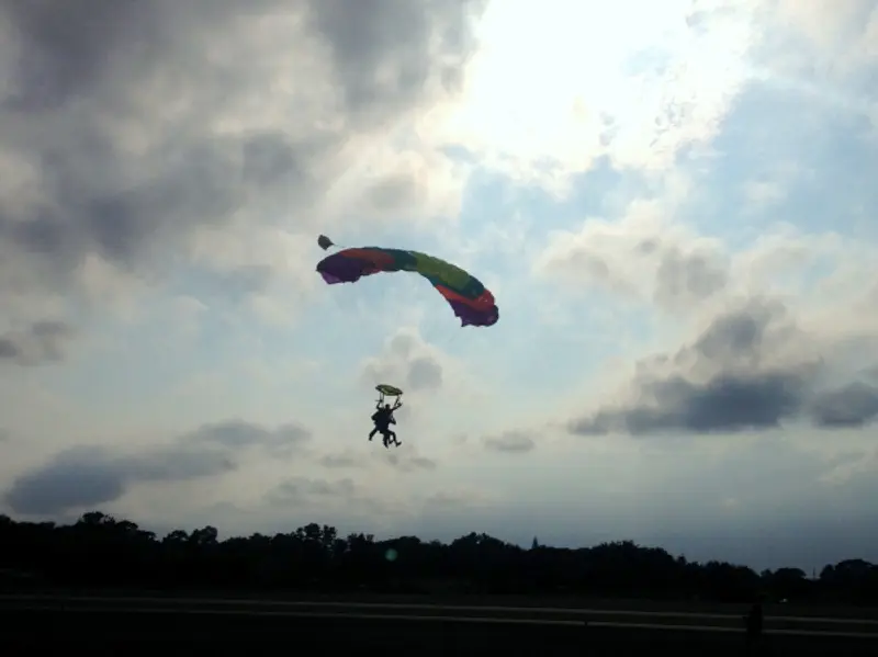Skydiving fra verdens høgaste tendenhopp