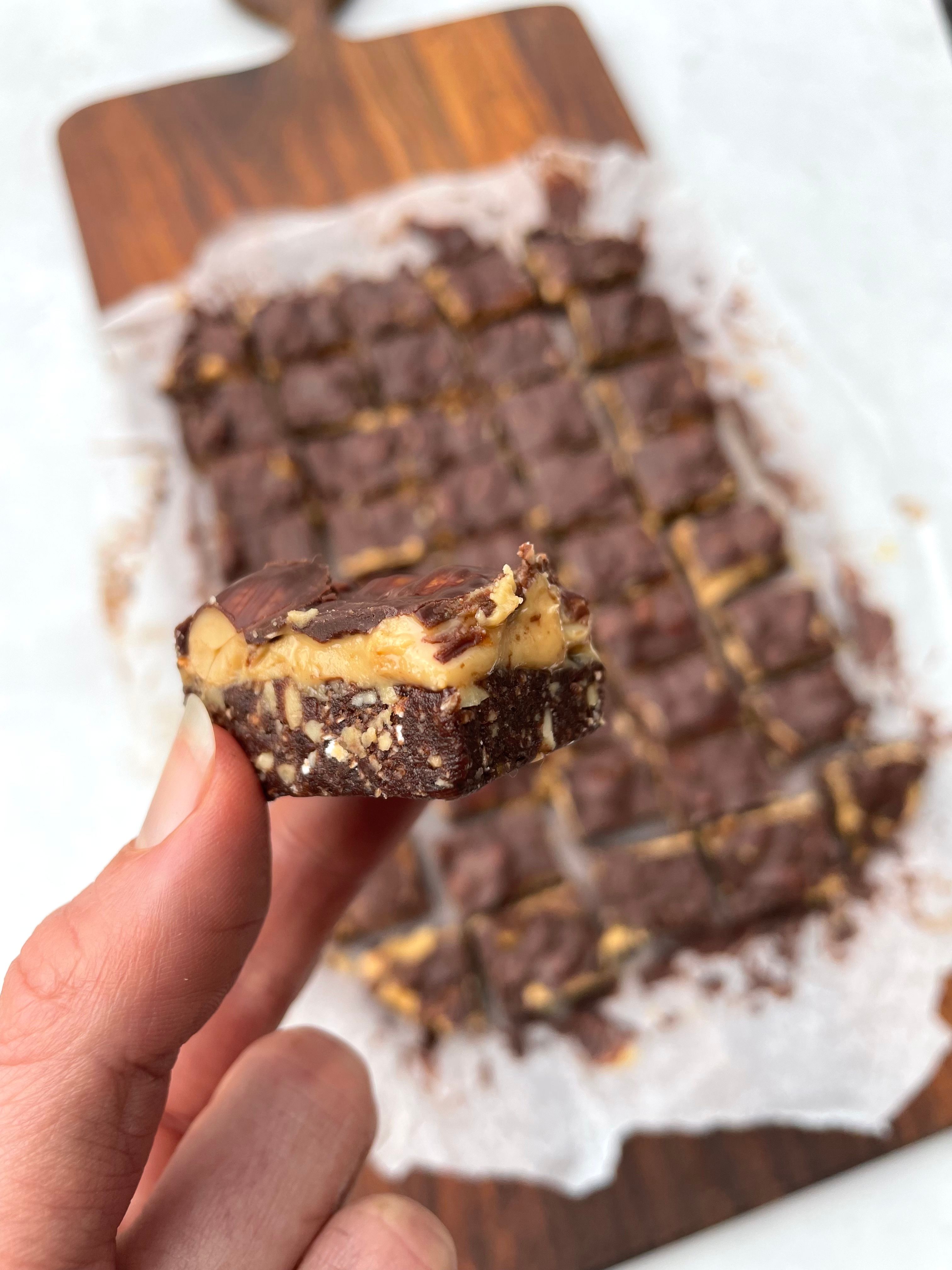 NYDELIGE SNICKERSRUTER – med kun 6 ingredienser!