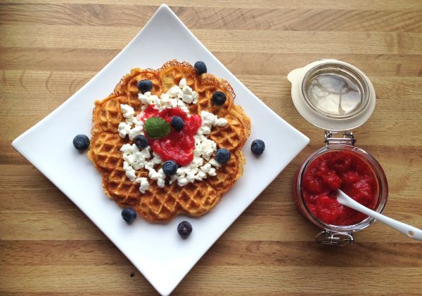 Sunne vaffelhjerter med deilig topping til valentinsdagen?