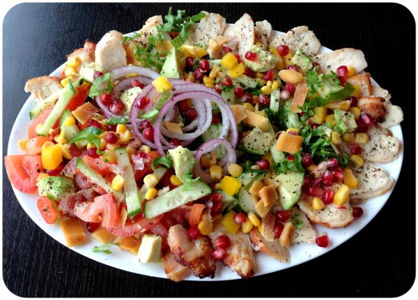 Kyllingsalat med tørka mango&granateple