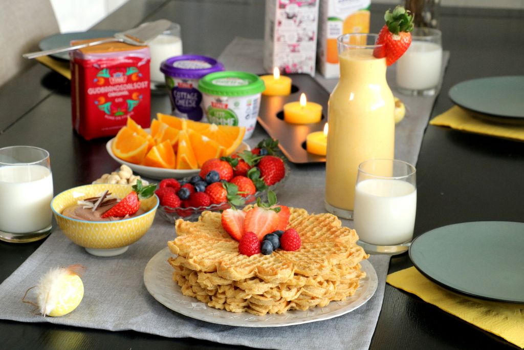 Grove vafler, sjokoladekrem og smoothie til påskefrokosten