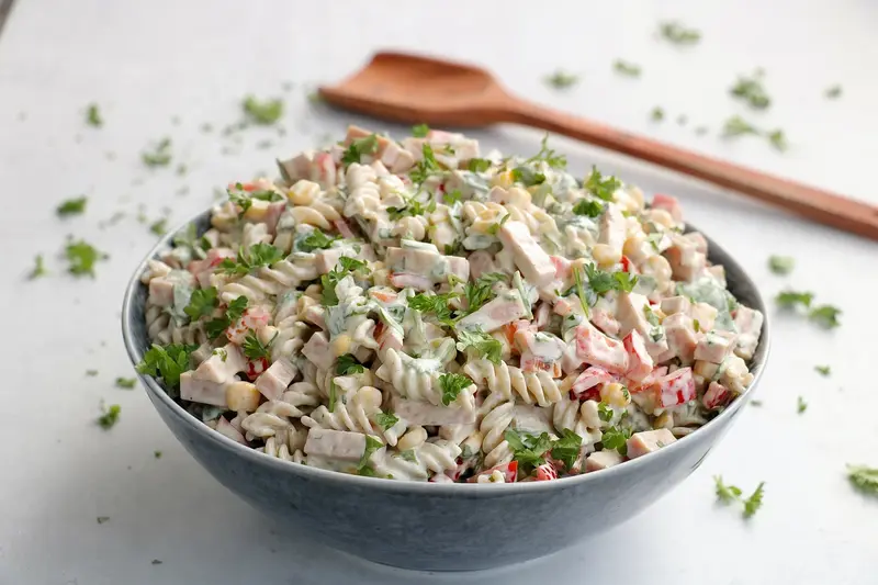 Krema pasta- og skinkesalat