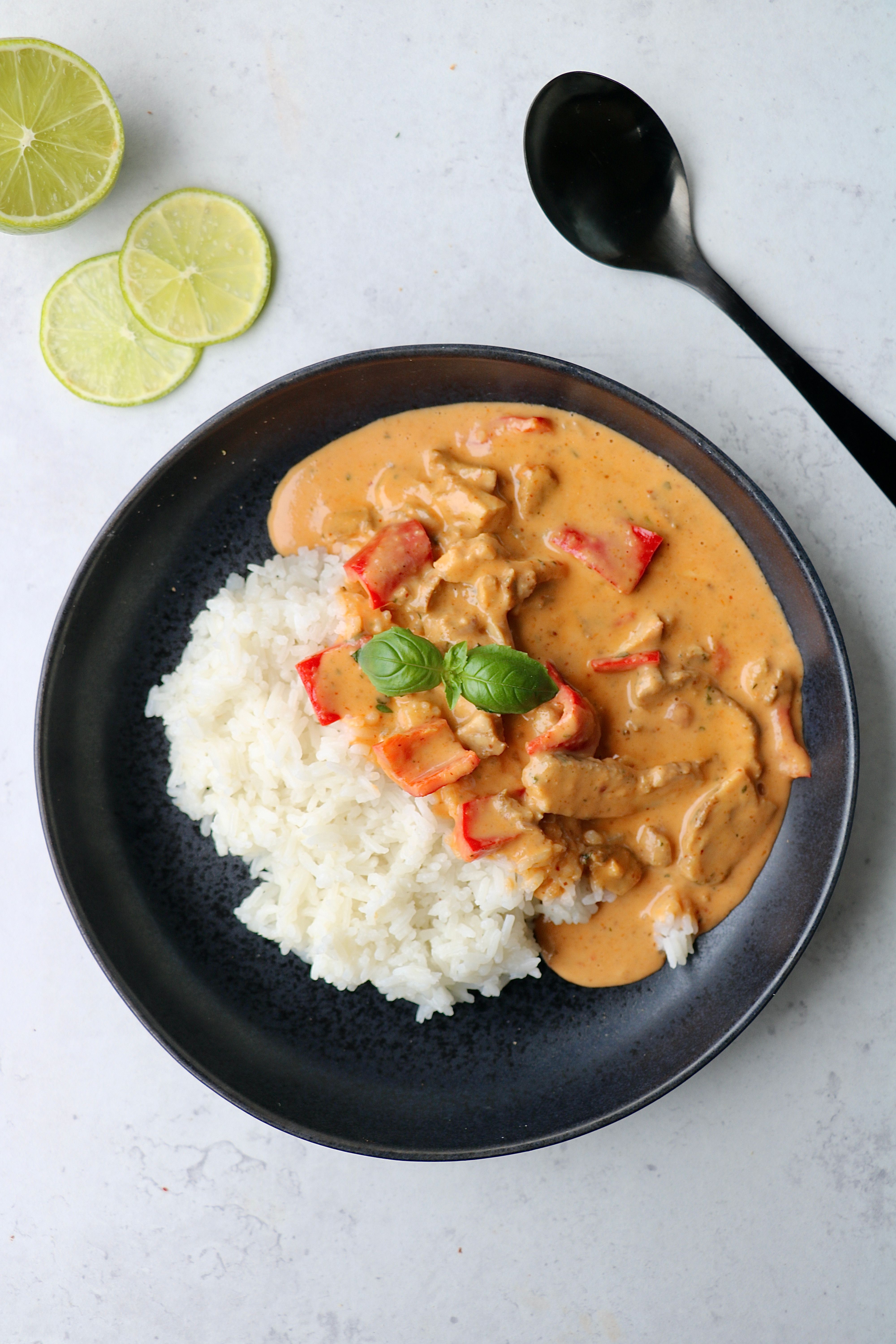 Kyllinggryte med sataysaus – middag på 15 minutt!