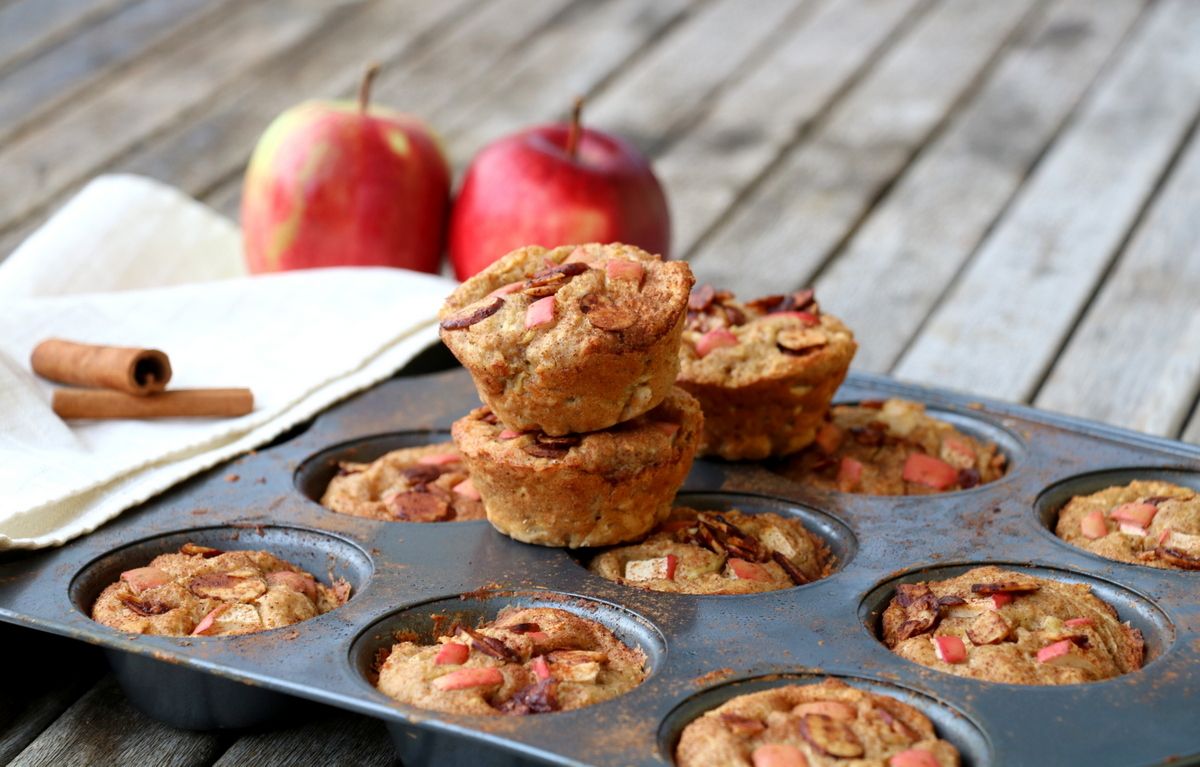 Grove frukostmuffins med eple, kanel og mandler
