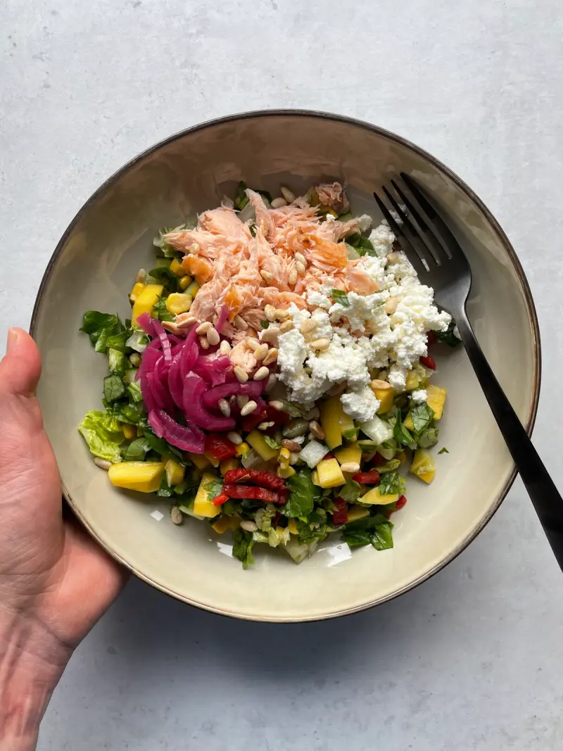 Fargerik salat med laks & feta