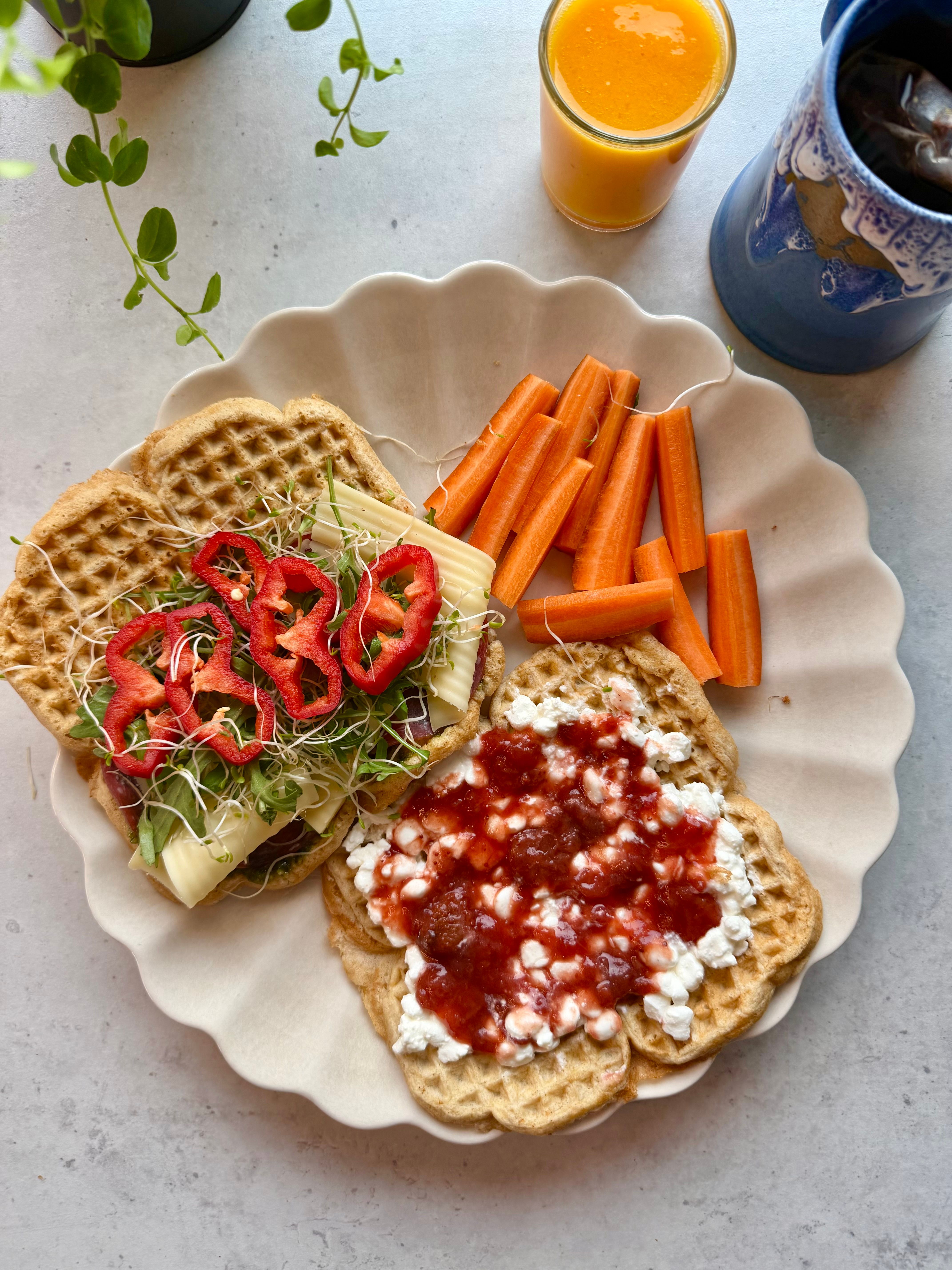 Saftige, gode havrevafler - til både salt og søtt pålegg!