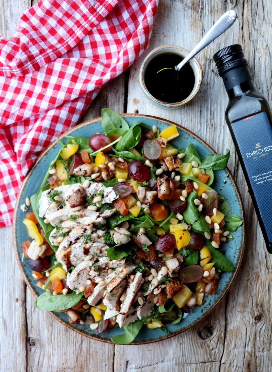 Juleinspirert kyllingsalat med smakfull vinaigrette