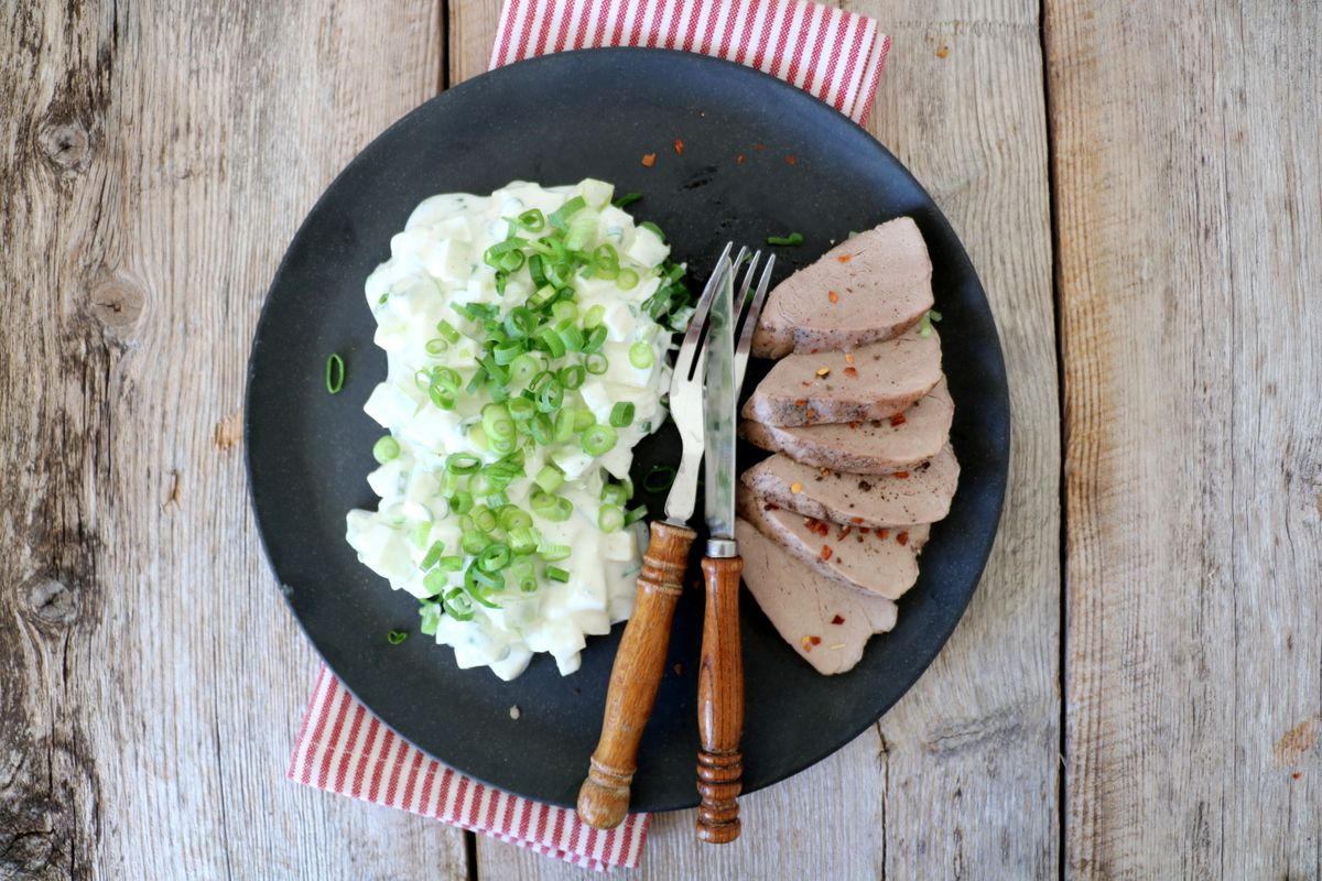Svin med krema eplesalat