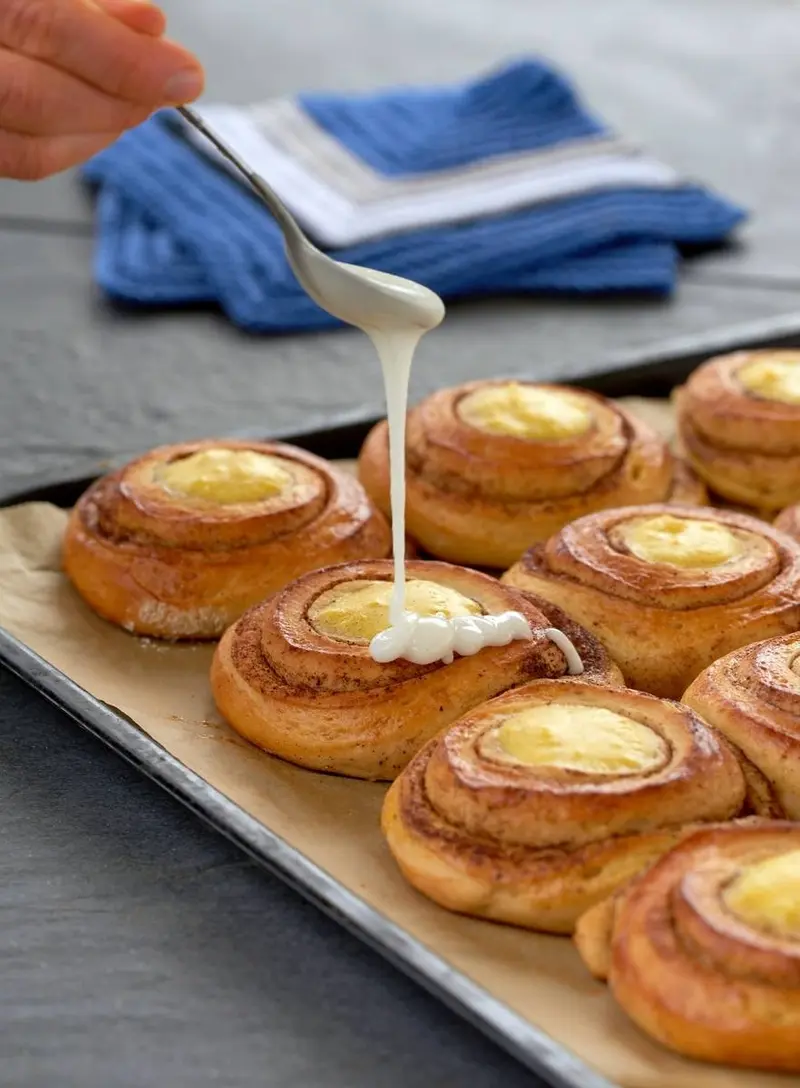 Sukkerfri solskinnsboller med verdens beste (og enklaste) vaniljekrem!