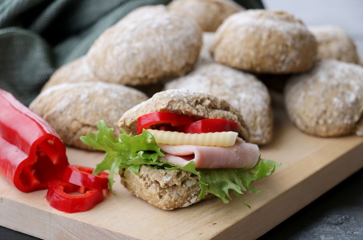 Eltefrie spelt- og havrerundstykker med chiafrø