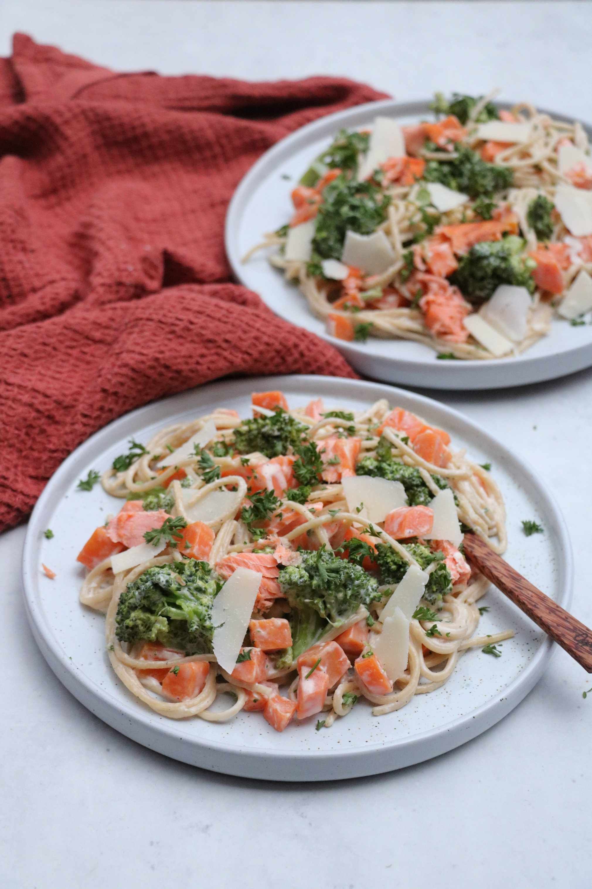 Alt-i-ett krema pasta med ørret & parmesan