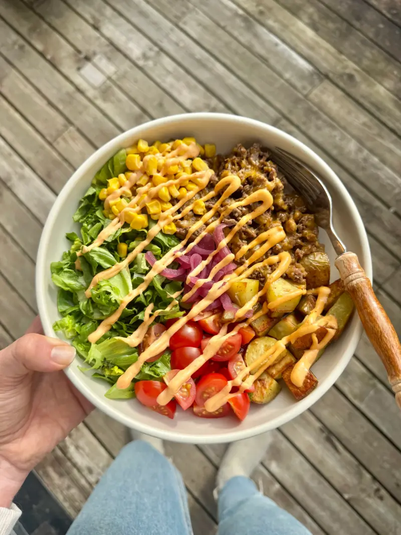 Spicy burger bowl