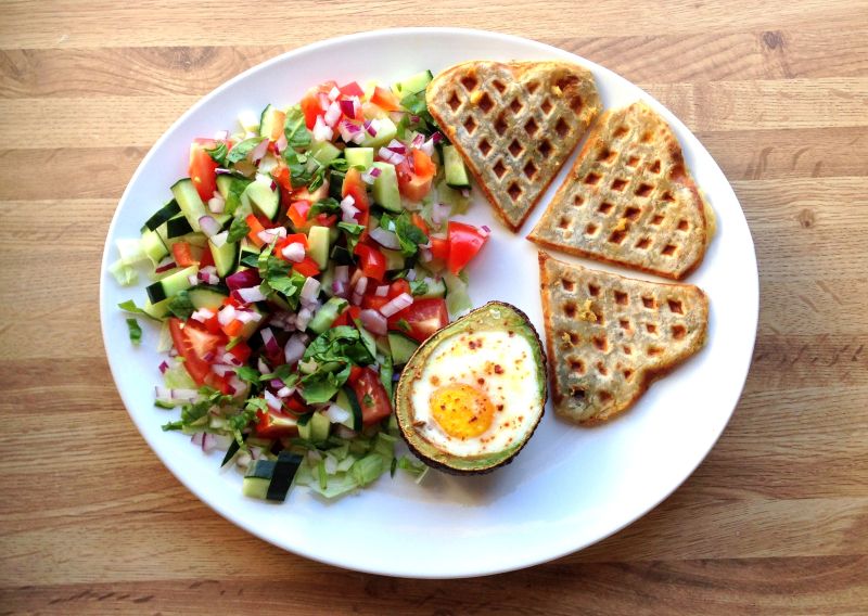 Bakt avokado med egg & lompe-vaffeltoast