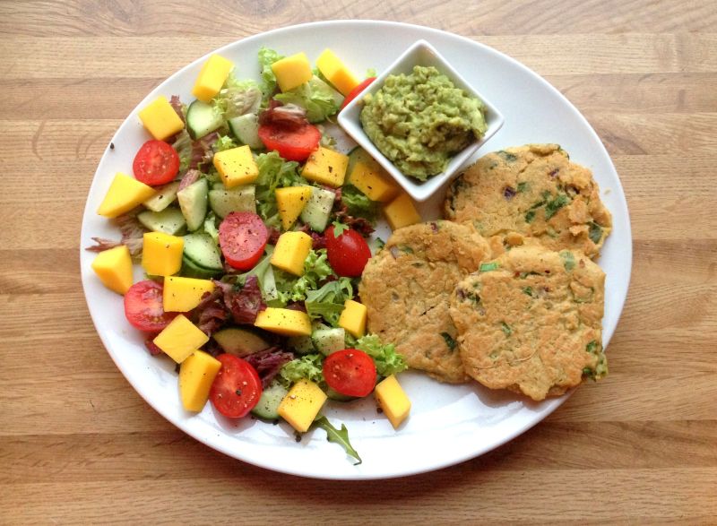 Kikertburger med guacamole&mangosalat