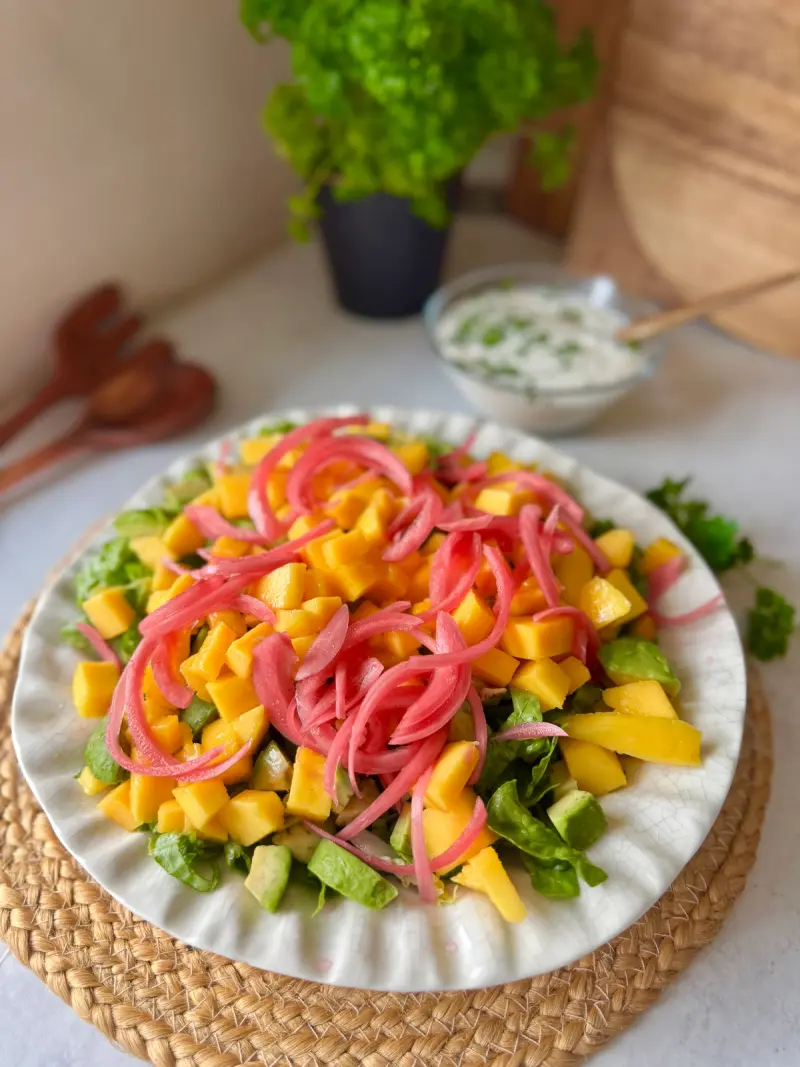 Det ultimate tilbehøret: fresh, smakfull tilbehørsalat og fetakrem!