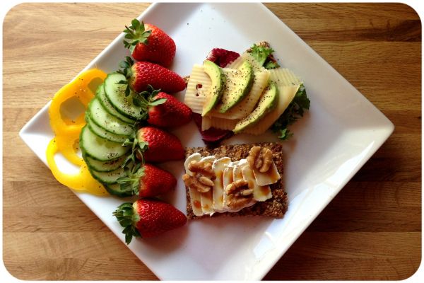 Heimelaga knekkebrød – oppskrift & påleggsvariasjoner