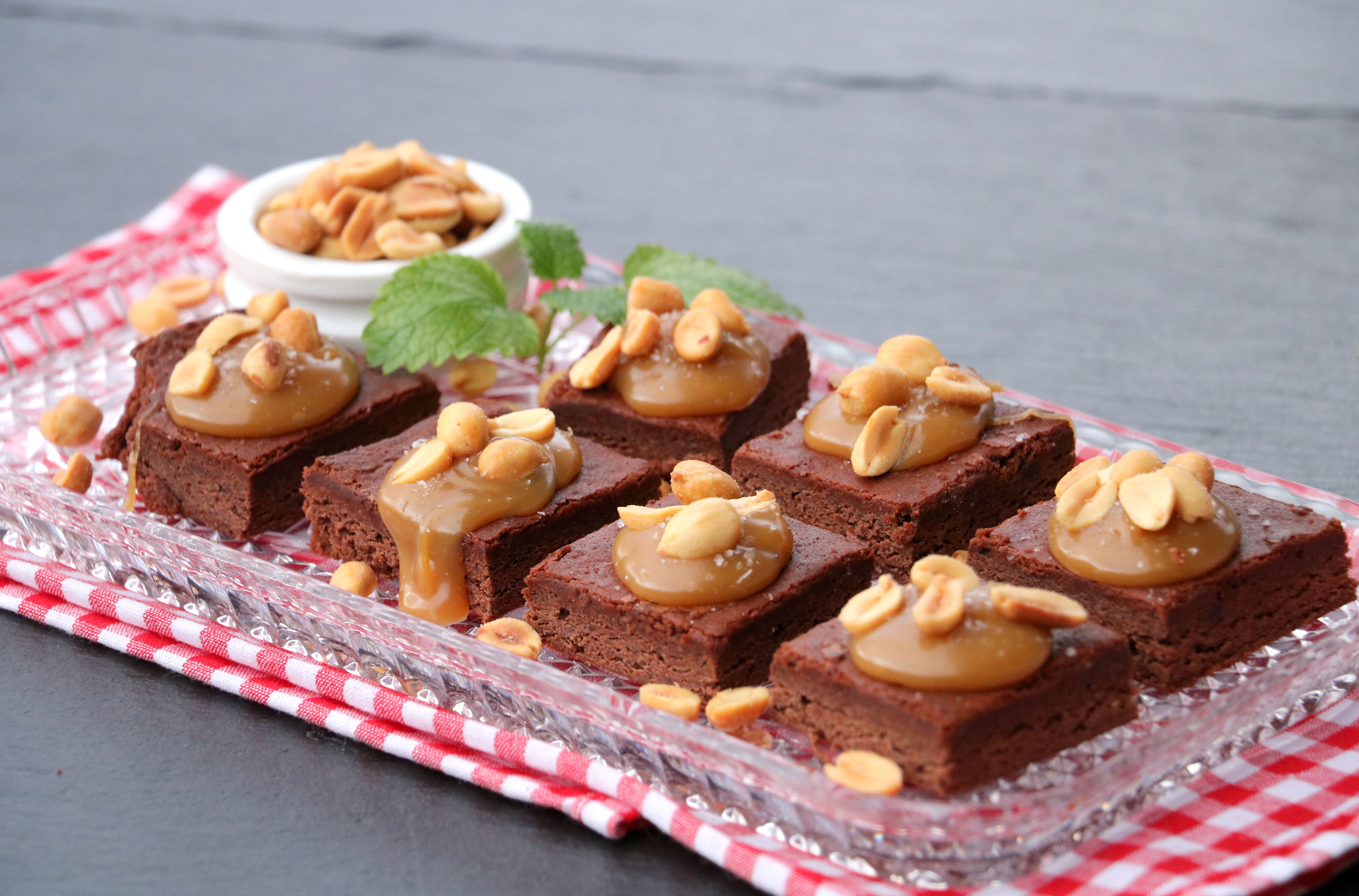 Sukkerfri, seig snickers brownies
