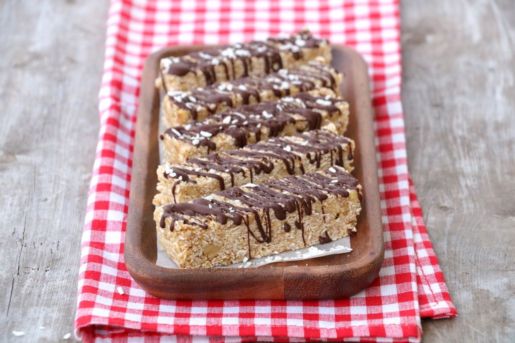 Muslibar med nøtter, kokos og sjokolade