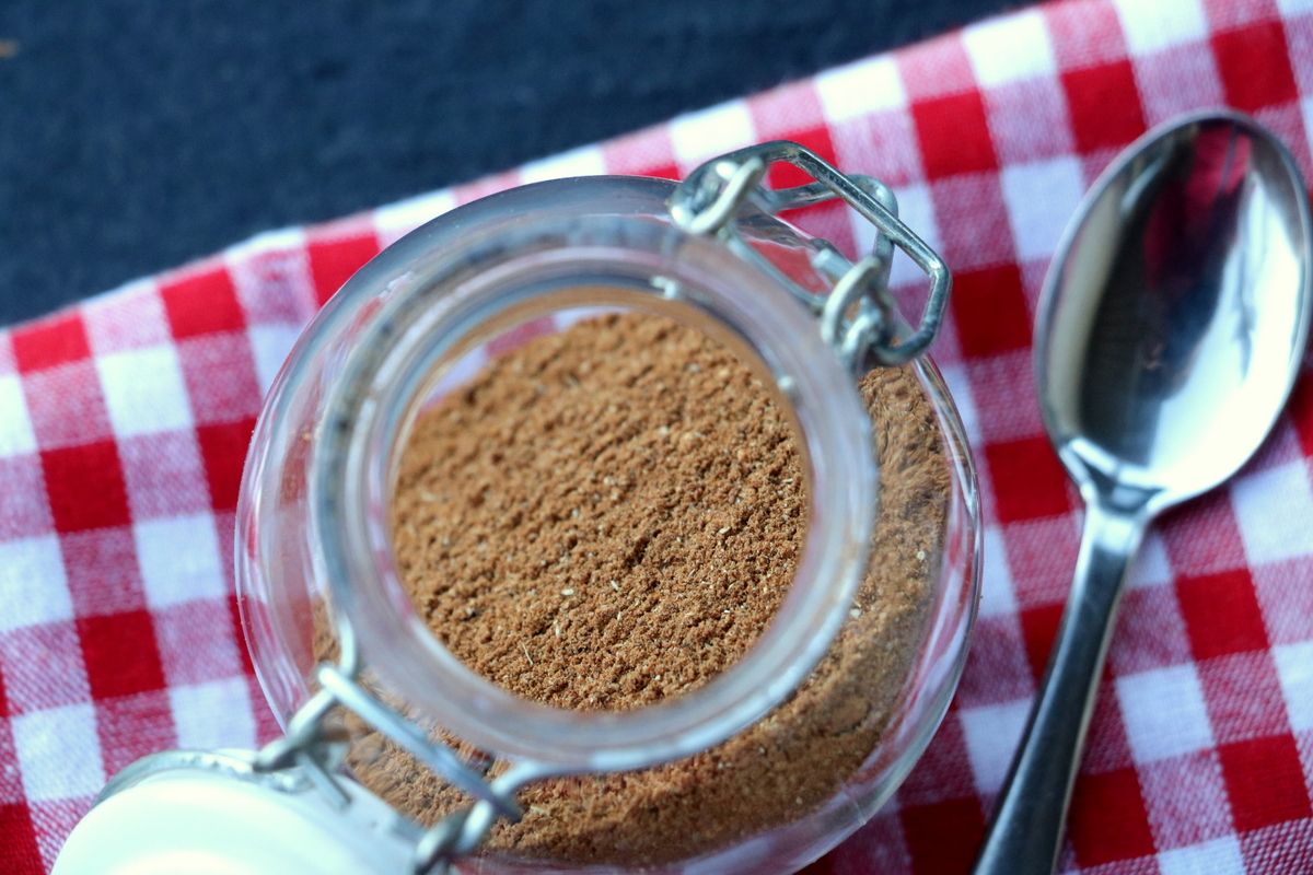 Slik lager du ditt eget pepperkakekrydder!