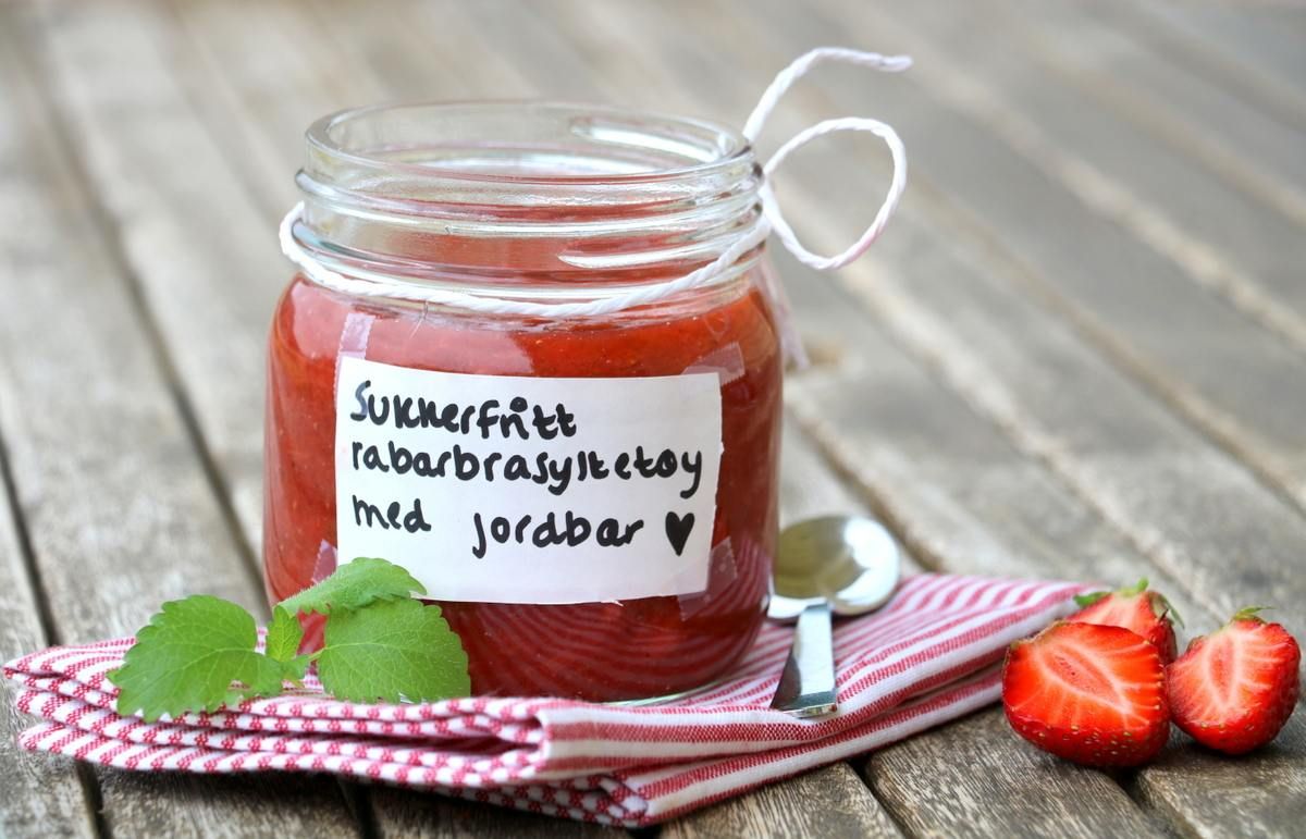 Rabarbra- og jordbærsyltetøy uten sukker