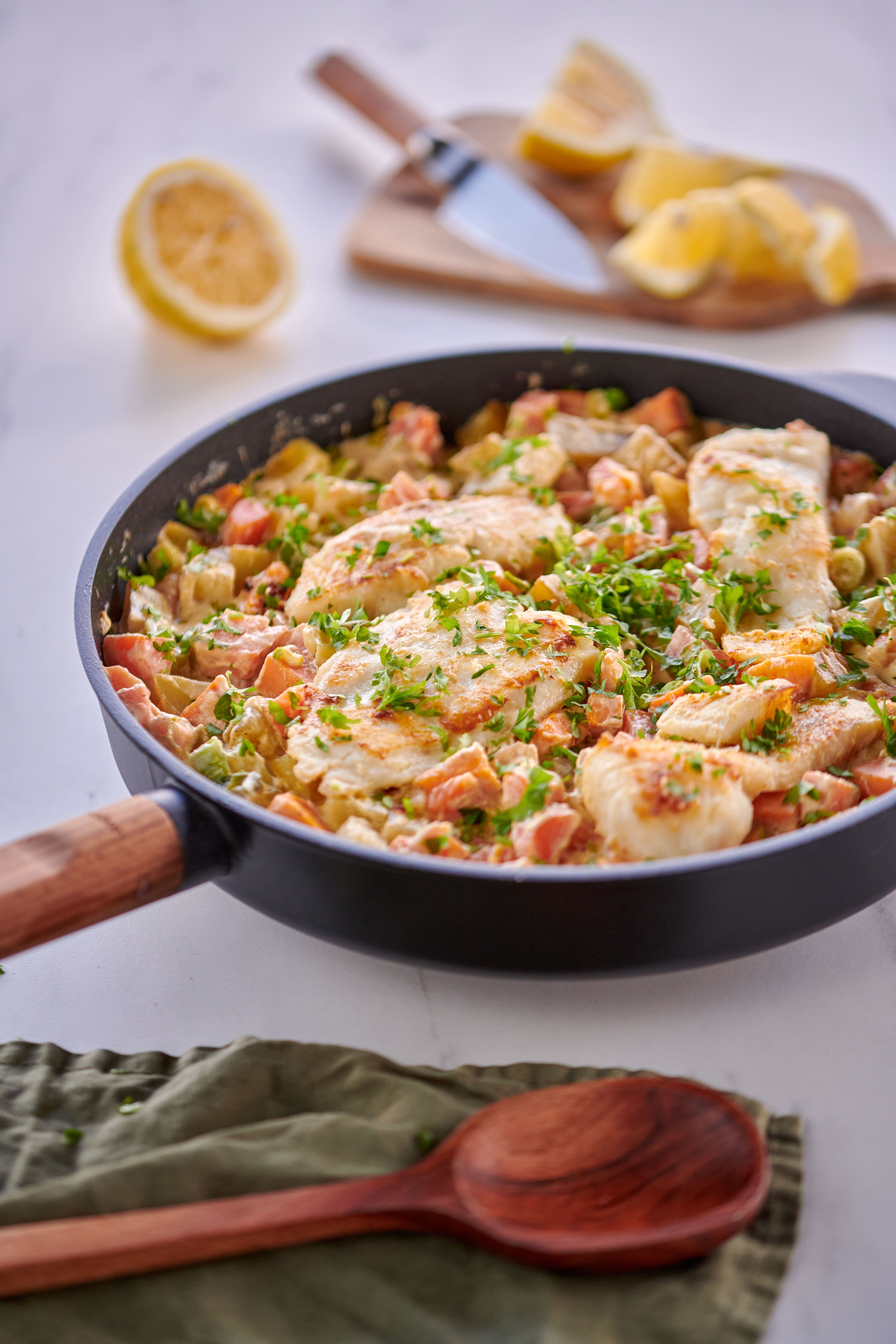 Alt-i-ett krema torskemiddag i panne