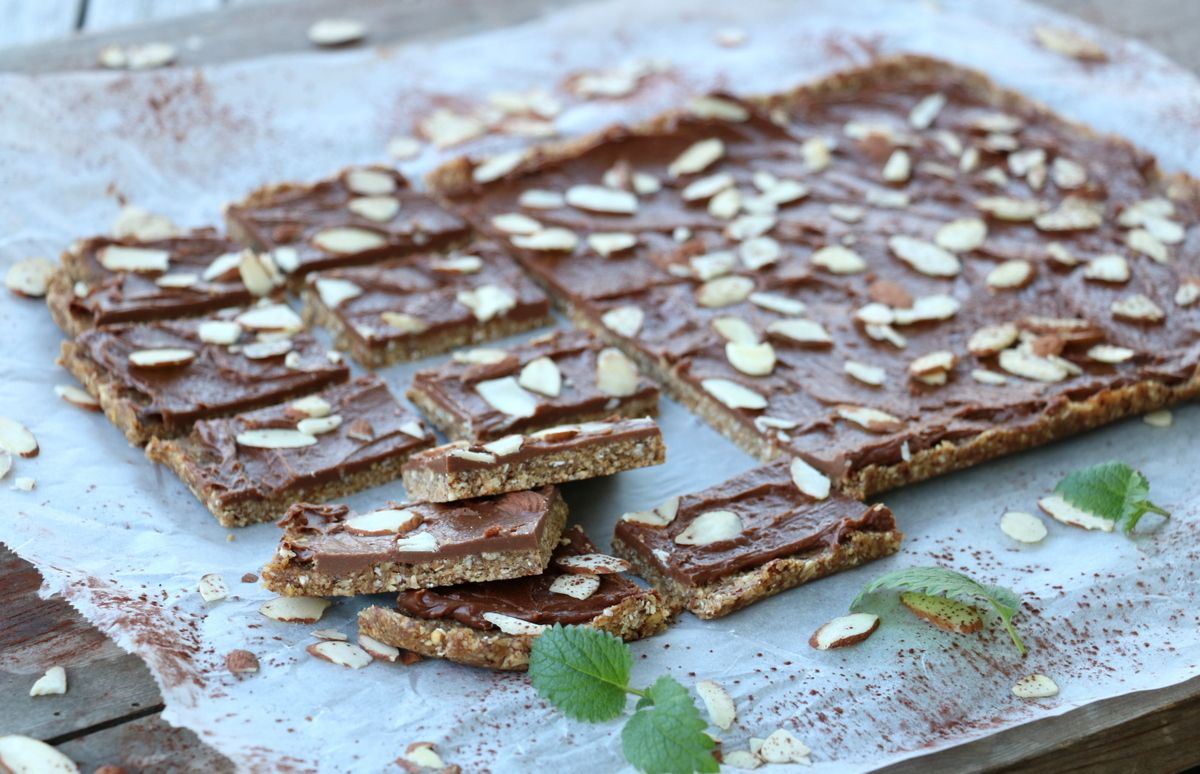 Sukkerfri mandelkake med sjokoladefyll