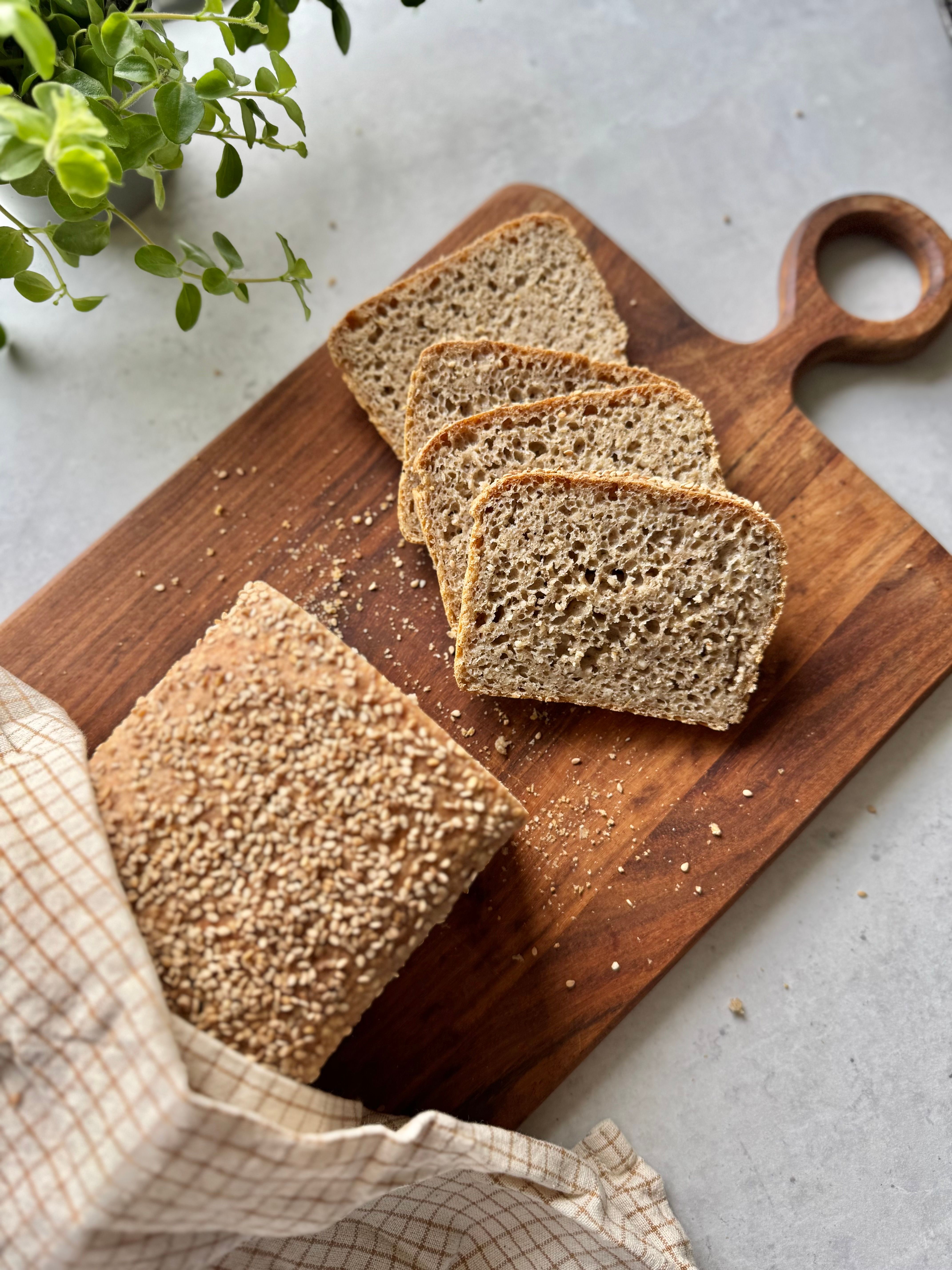 Eltefritt spelt- og havrebrød, ekstra jernrikt og perfekt for både voksne og baby!
