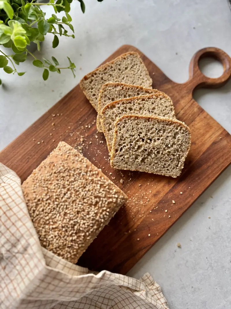 Eltefritt spelt- og havrebrød, ekstra jernrikt og perfekt for både voksne og baby!