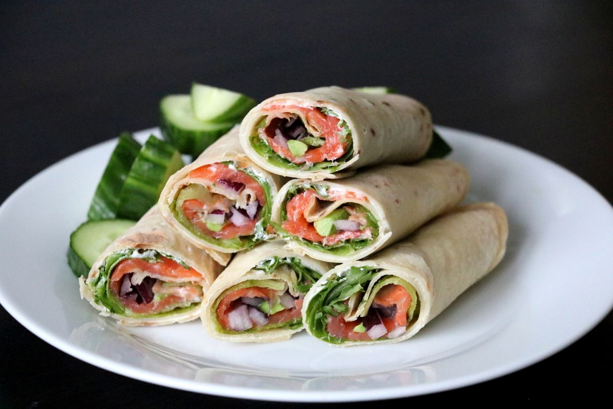 Lompewrap med laks og avokado