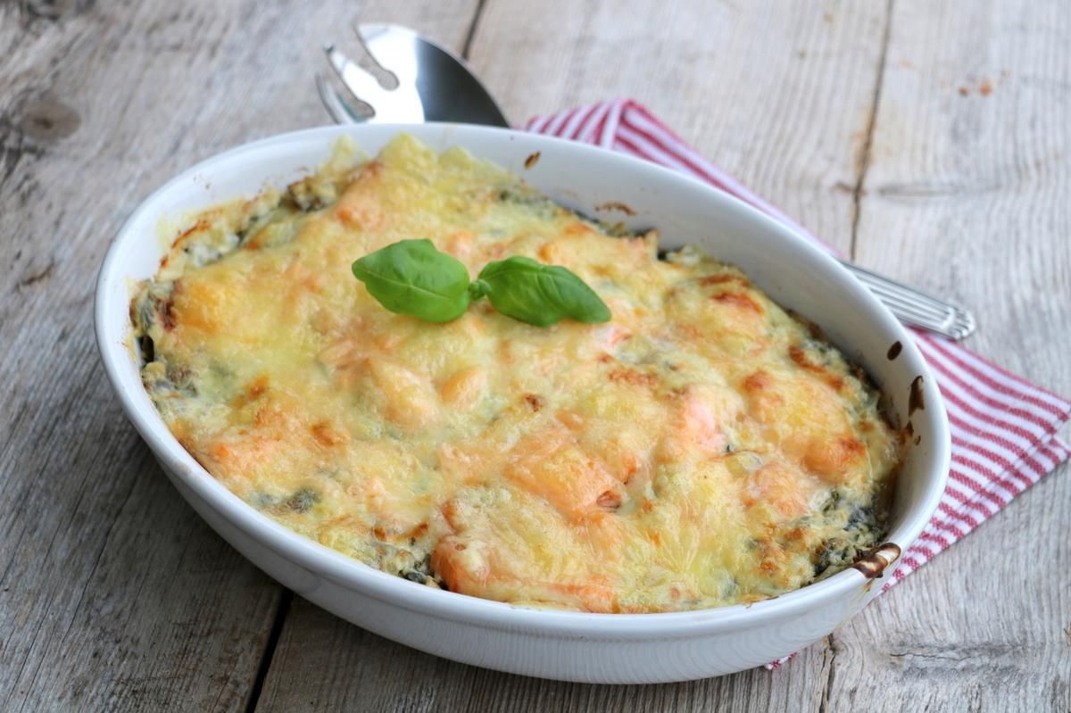 Lakselasagne med spinatsaus