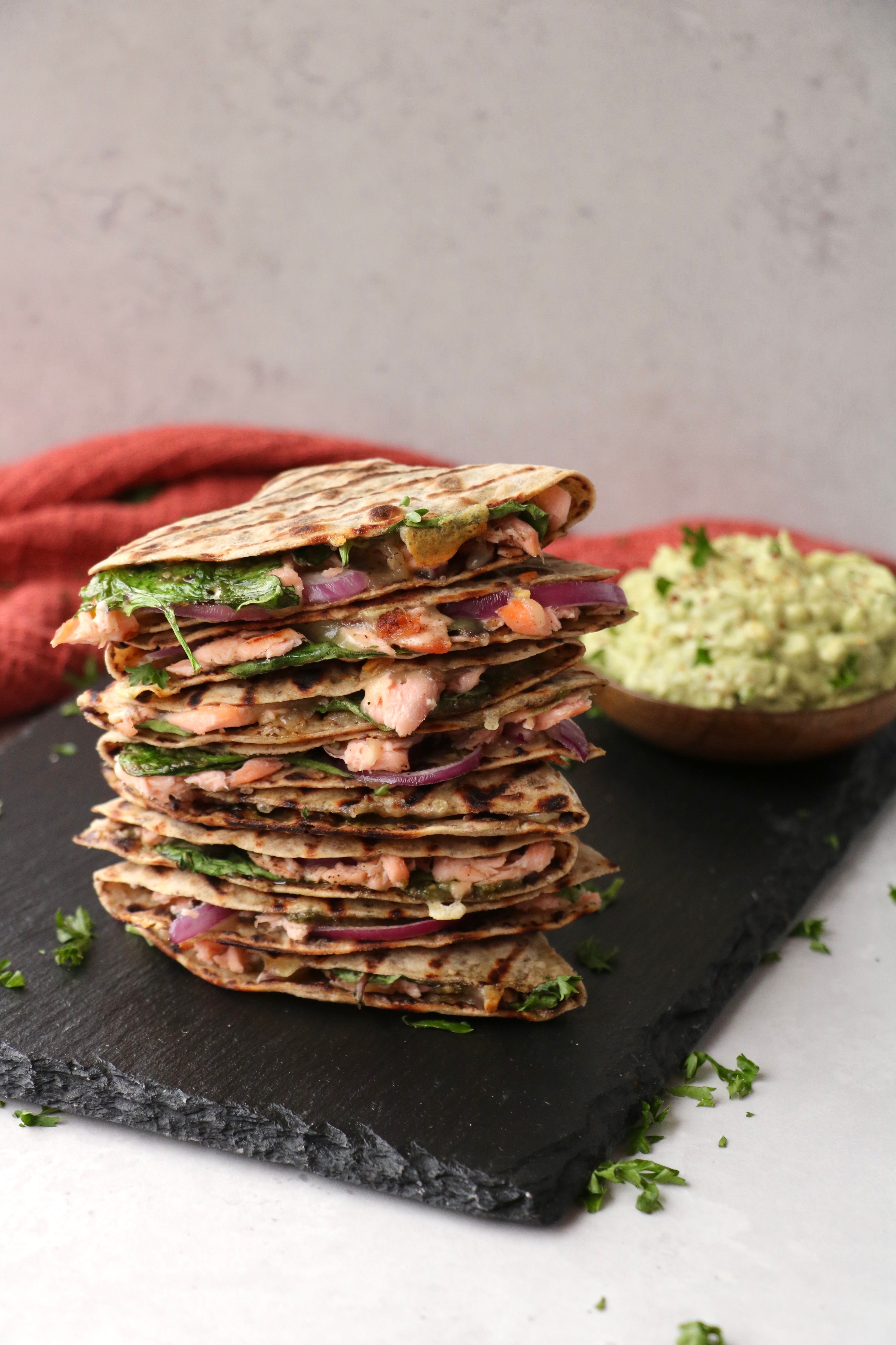 Quesedilla med pesto & laks