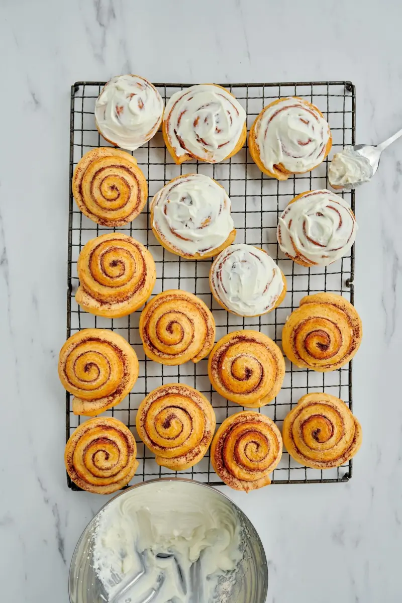 Sukkerfrie kanelsnurrer med kremostglasur