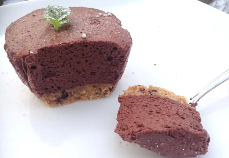 Sunn&proteinrik sjokoladefromasj – som dessert eller minikake med cookie dough bunn!