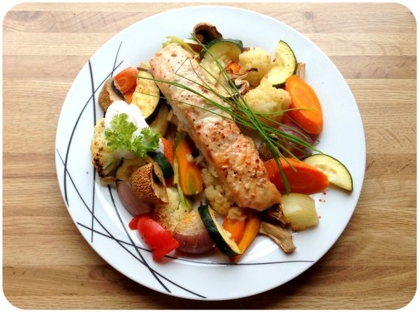 Laks med baconostsaus