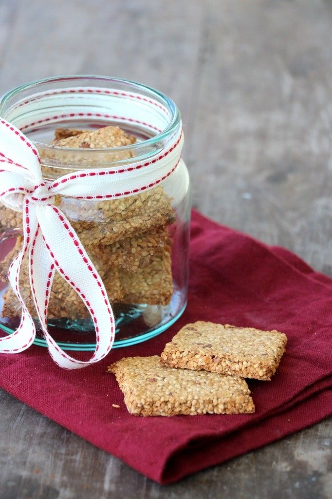 Sprø mandelkjeks med havre og sesamfrø