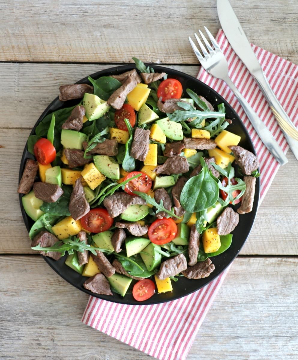 Biffsalat med mango & avokado