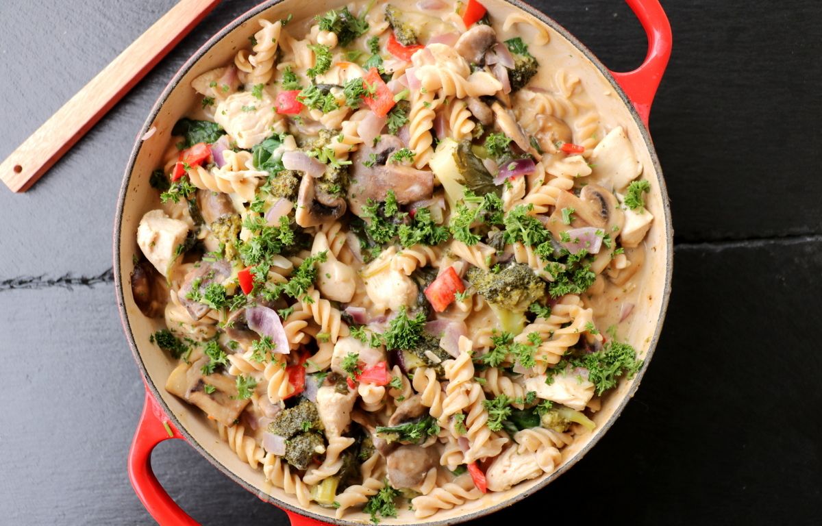 Alt-i-ett krema kyllinggryte