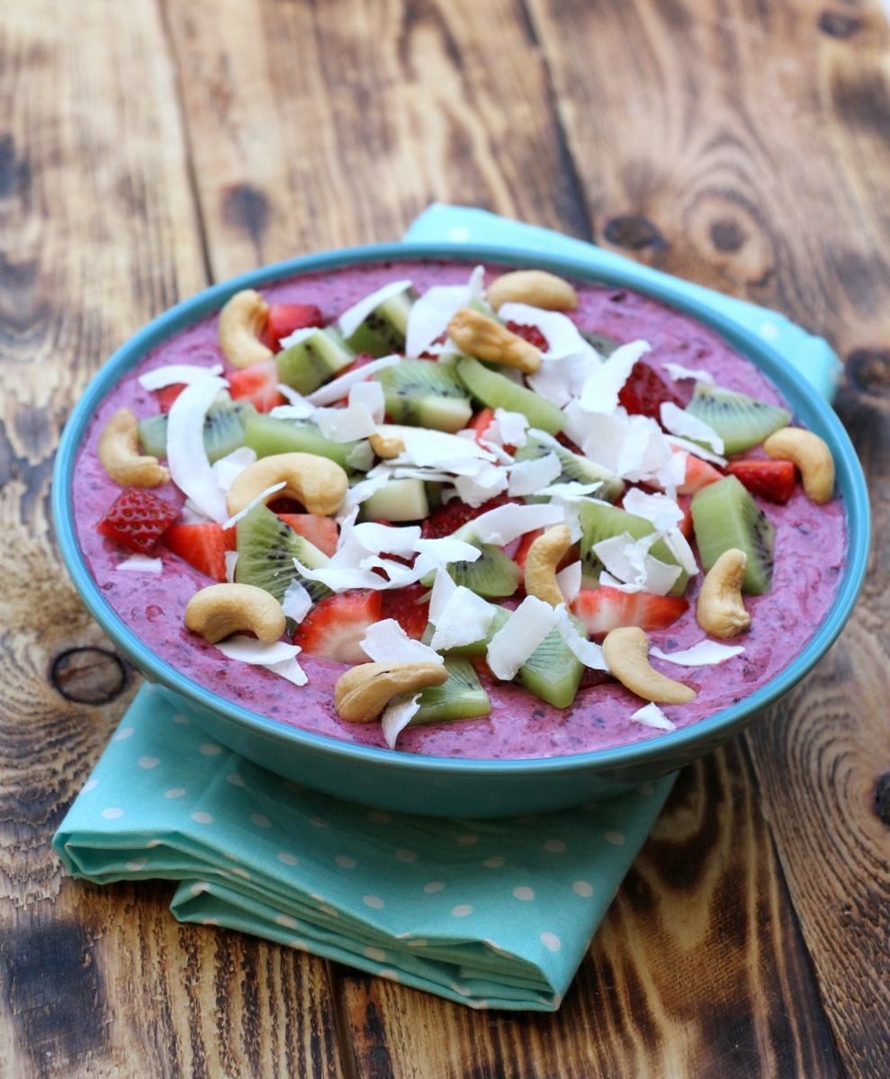 Smoothie bowl med skogsbær