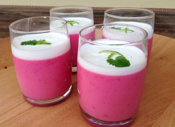 Sukkerfri lime- og bringebær panna cotta