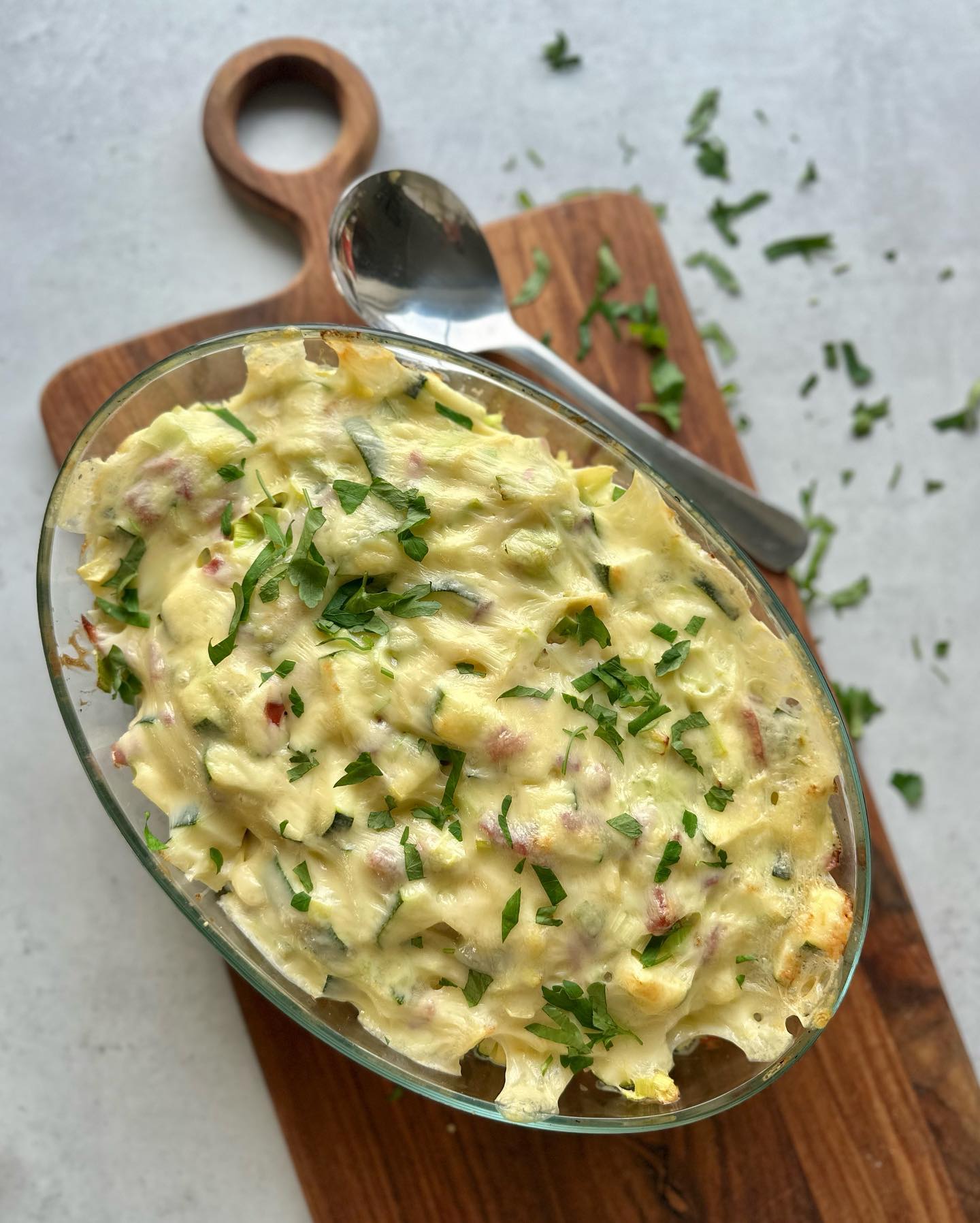 Alt-i-ett krema restepasta-grateng