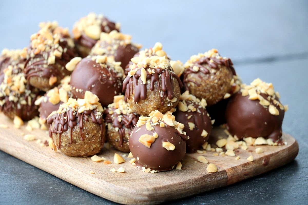 Søte, seige snickers-havrekuler