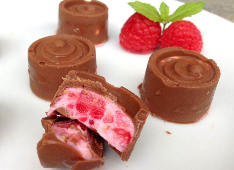 Sukkerfri konfekt med bringebærkrem