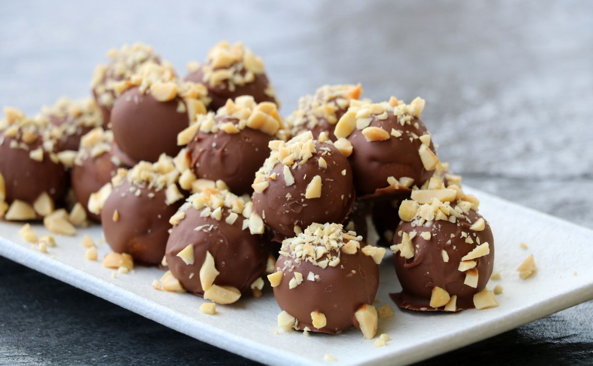 Peanøtt-trøfler med sjokoladetrekk