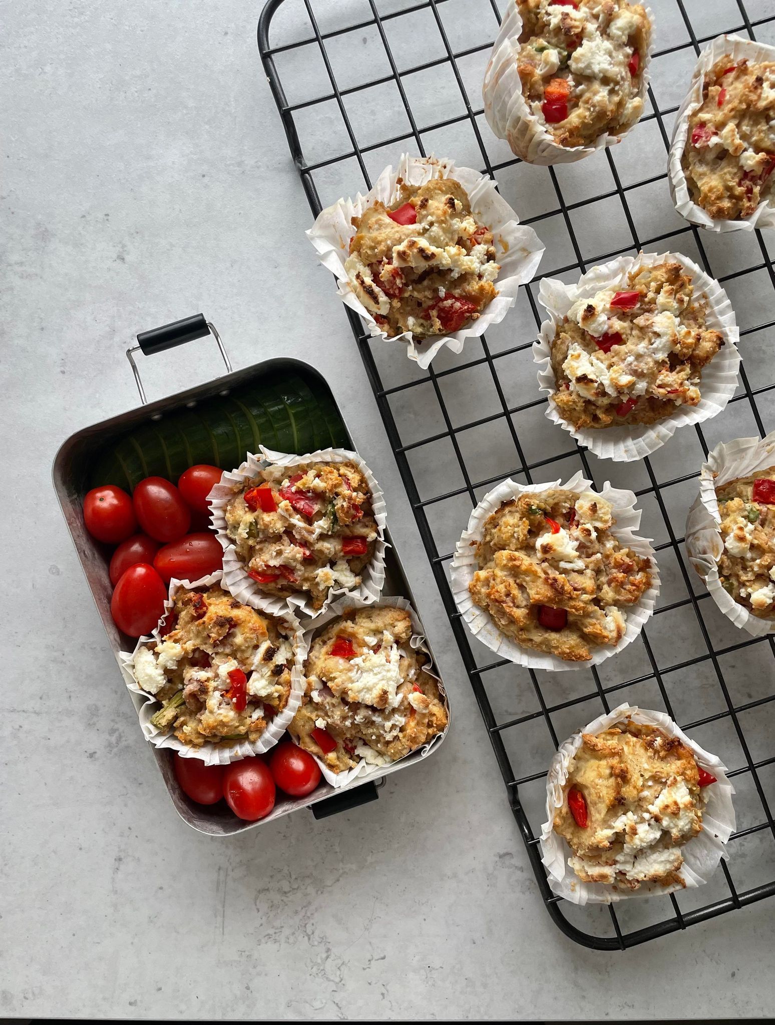 Matmuffins med spekeskinke, restegrønnsaker og Apetina